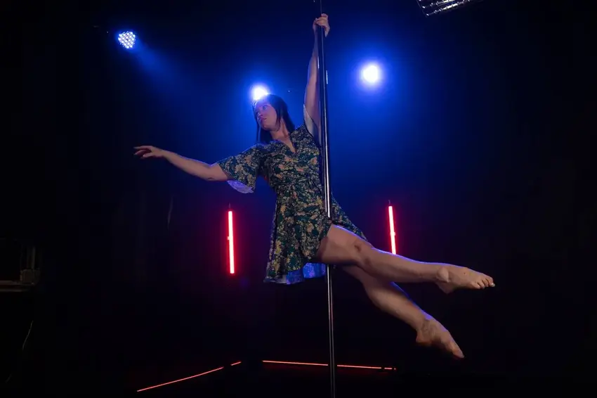Pole Dance для начинающих: полное руководство для старта